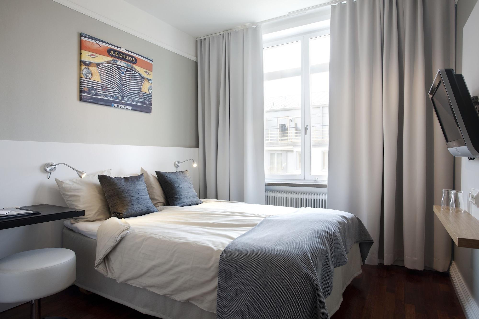 Hotel Oerebro Екстер'єр фото