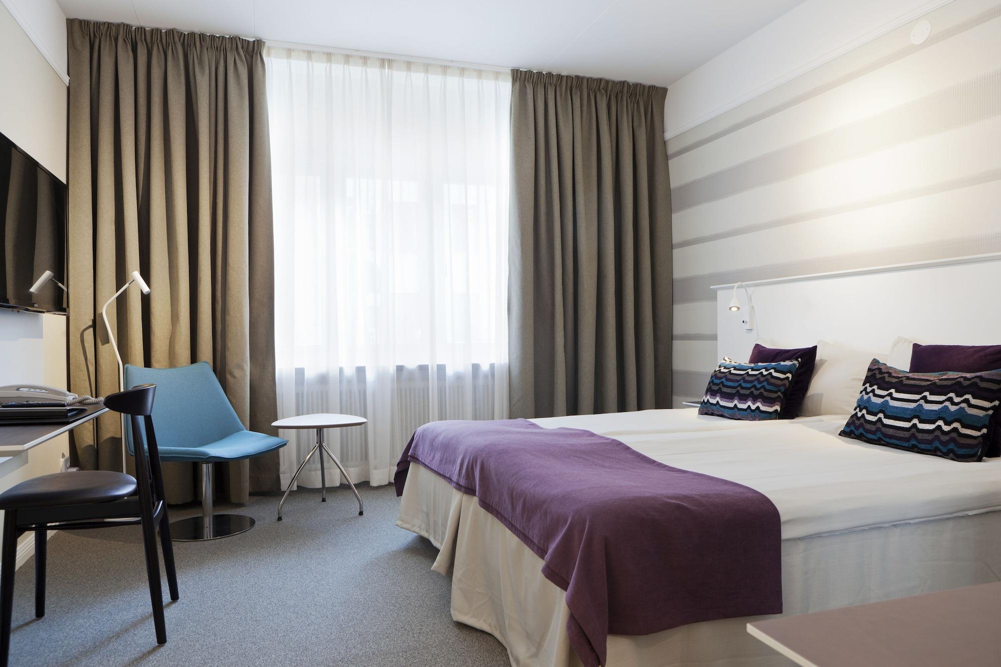 Hotel Oerebro Екстер'єр фото