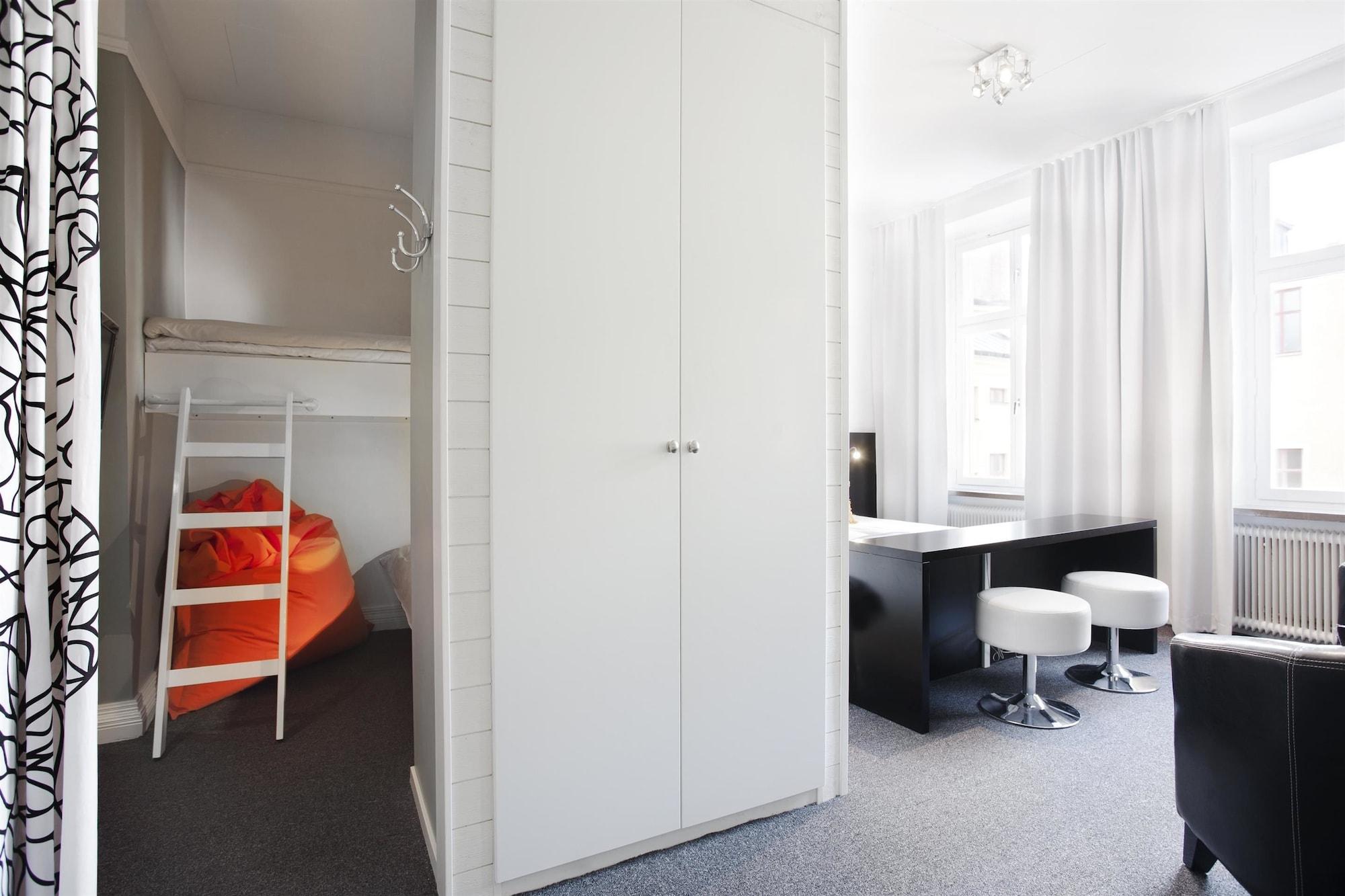 Hotel Oerebro Екстер'єр фото