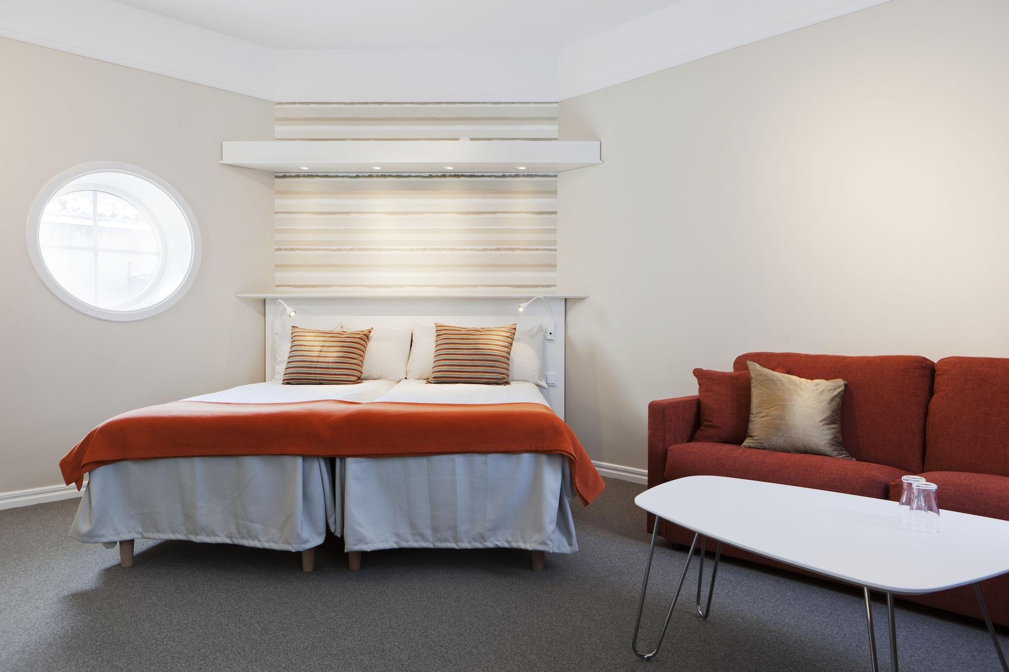 Hotel Oerebro Екстер'єр фото