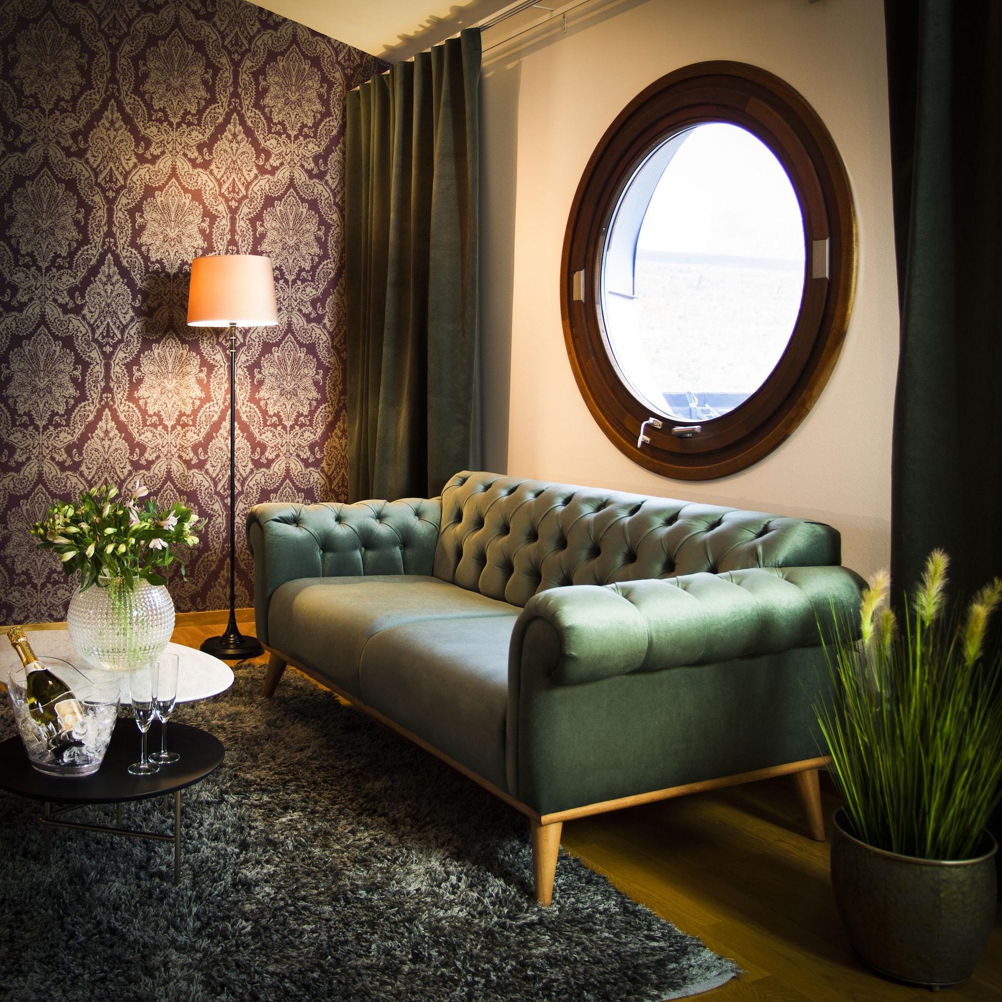 Hotel Oerebro Екстер'єр фото