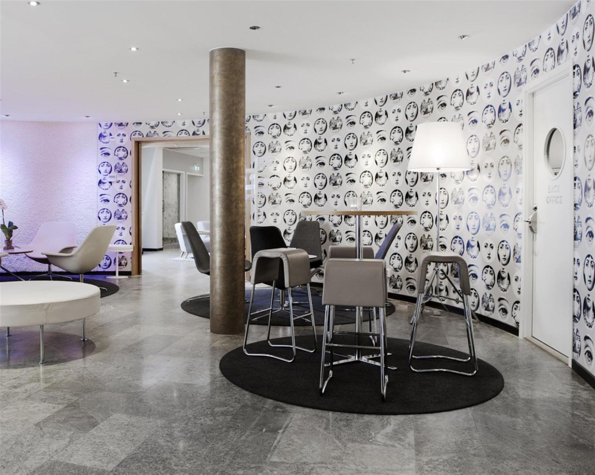 Hotel Oerebro Екстер'єр фото