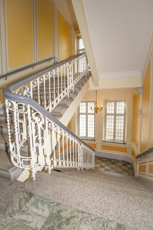 Hotel Oerebro Екстер'єр фото